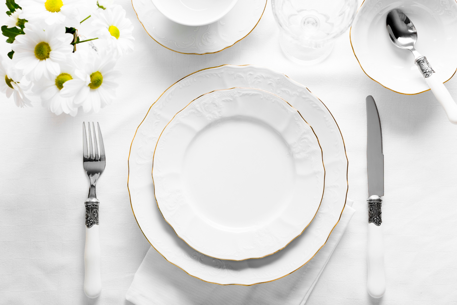 Porcelain tableware for hospitality